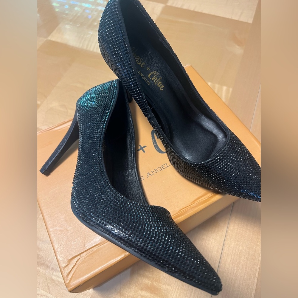 Chase + Chloe women shoes size 8
Hell height 4”
Used
Lala36
Color black - Picture 1 of 8
